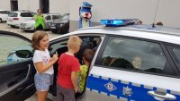 policjanci odwiedzili dzieci na półkoloniach
