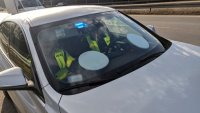 policjanci ruchu drogowego w nieoznakowanym radiowozie grupy SPEED podczas działań prędkość w Mysłowicach