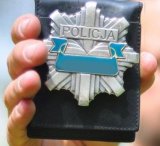 odznaka policyjna w etui